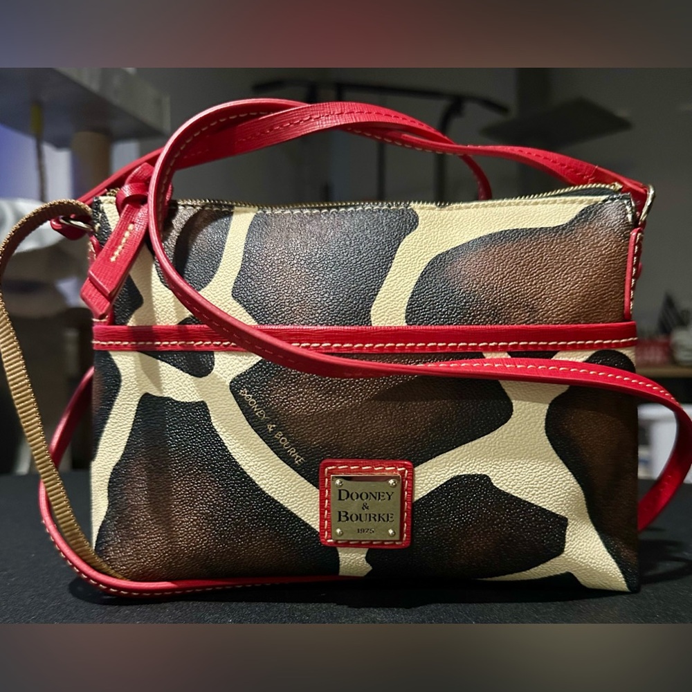 Dooney & Bourke Crossbody Giraffe print with Red Leather trim NWOT W/FRE… - Picture 2 of 13
